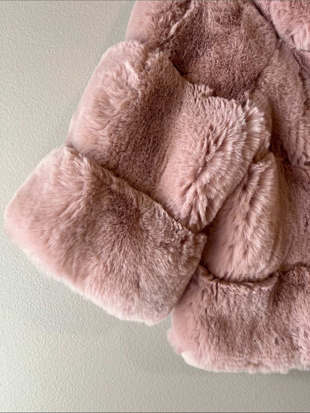 BCBGMaxAzria Blush Pink Faux-Fur Cropped Puffer Jacket - Picture 3 of 5